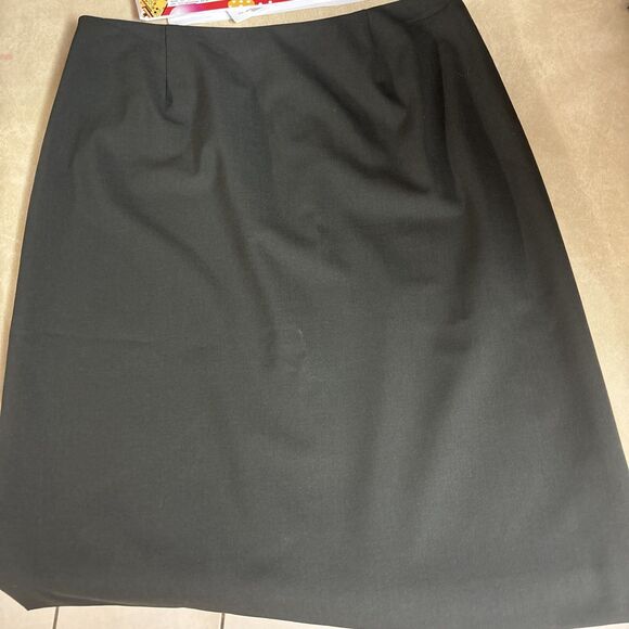 Leggiadro Green Size 4 Midi Skirt. Preowned. Excellent Quality - Picture 2 of 5
